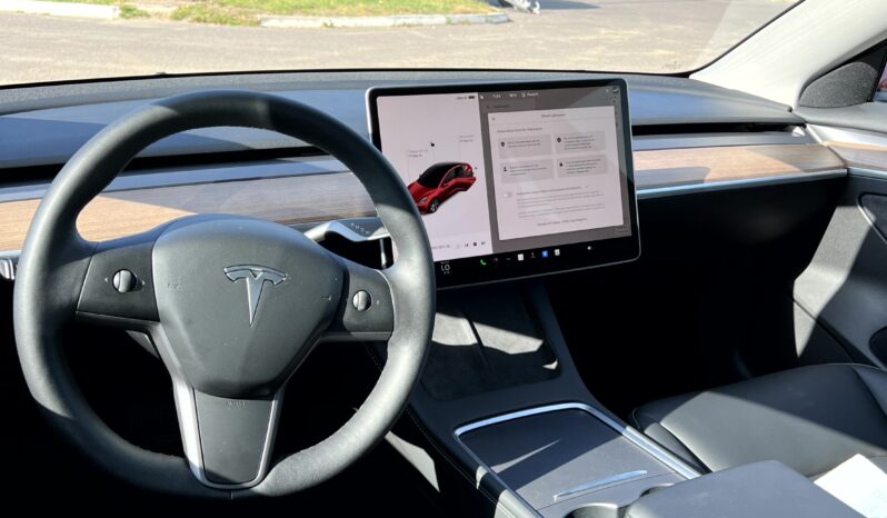 
								Tesla model 3 Long Range full									
