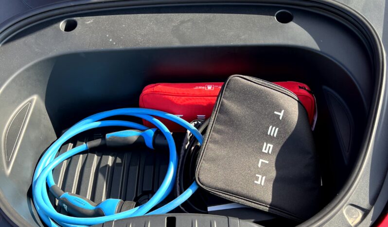
								Tesla model 3 Long Range full									