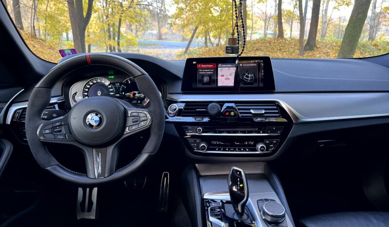 
								BMW 520 i full									