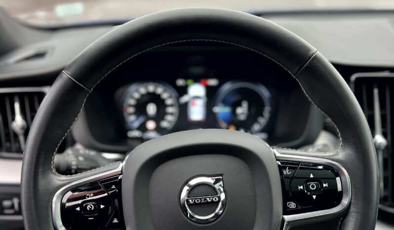 
								Volvo xc60 r-design full									