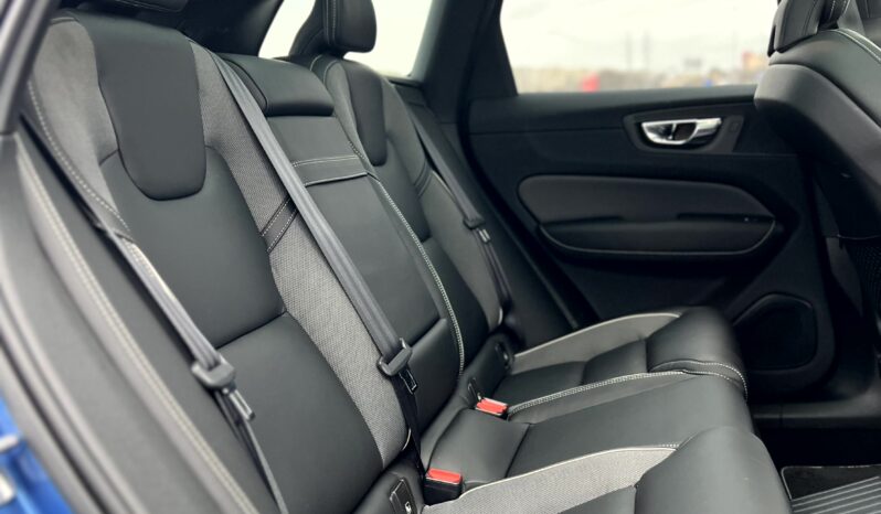 
								Volvo xc60 r-design full									