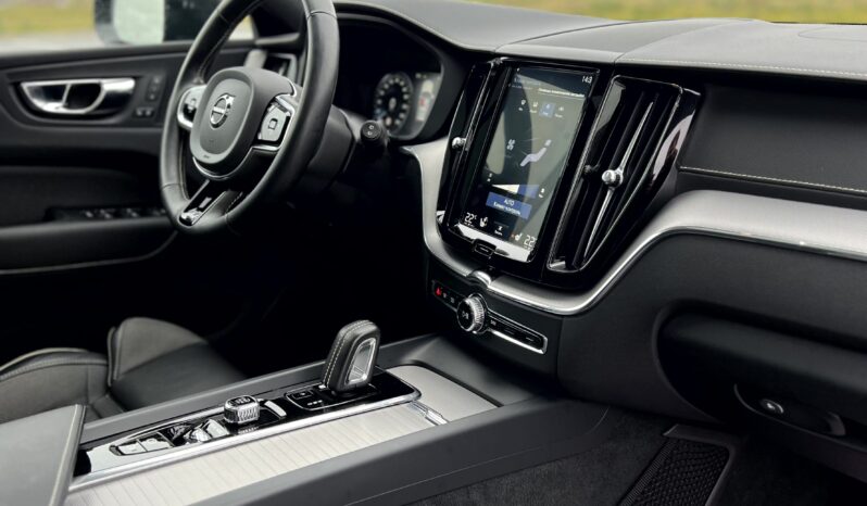 
								Volvo xc60 r-design full									