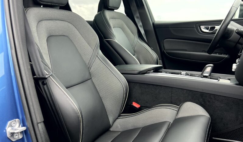 
								Volvo xc60 r-design full									