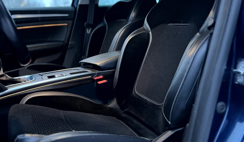 
								Renault Megane Bose full									