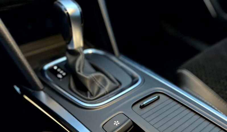 
								Renault Megane Bose full									