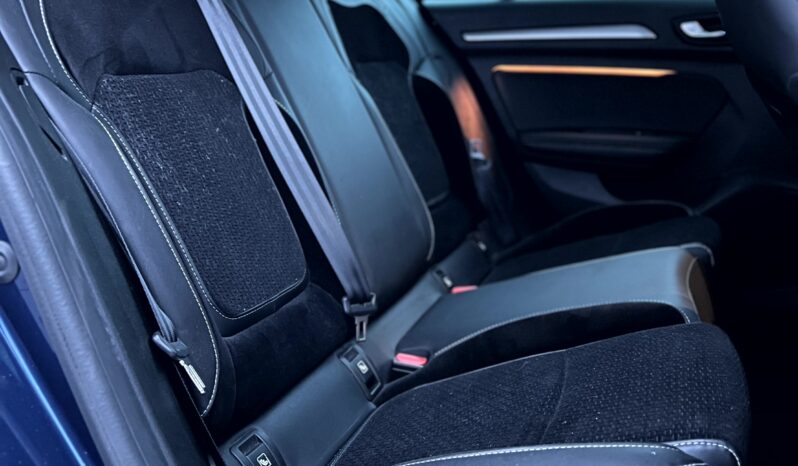 
								Renault Megane Bose full									