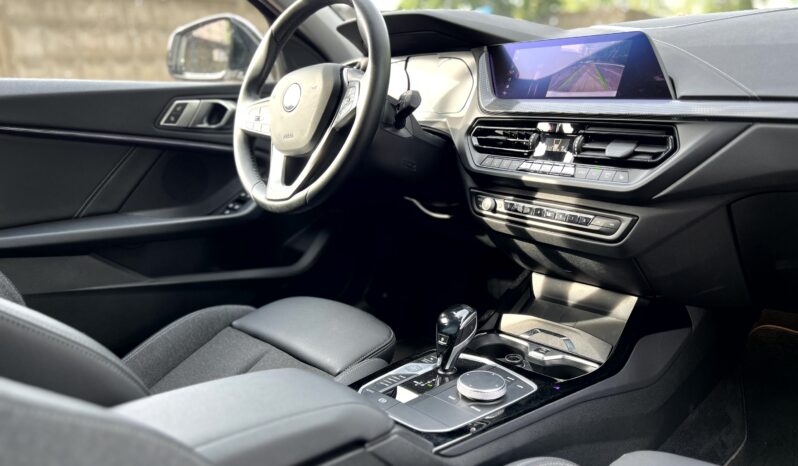 
								BMW 118 i full									