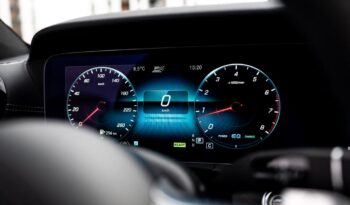 
										Mercedes-Benz E 200 4MATIC full									