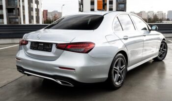 
										Mercedes-Benz E 200 4MATIC full									