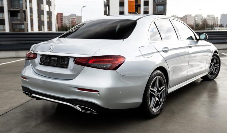 
								Mercedes-Benz E 200 4MATIC full									