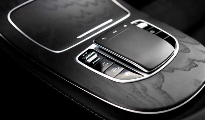 
								Mercedes-Benz E 200 4MATIC full									