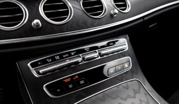 
										Mercedes-Benz E 200 4MATIC full									