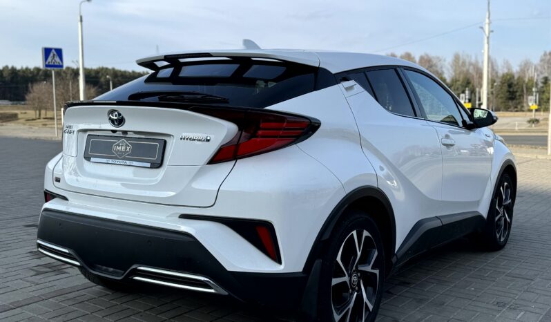 
								Toyota C-HR full									