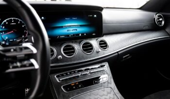 
										Mercedes-Benz E 200 4MATIC full									