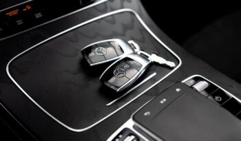 
										Mercedes-Benz E 200 4MATIC full									