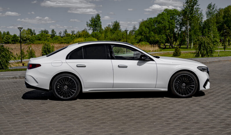 
								Mercedes-Benz E220D full									