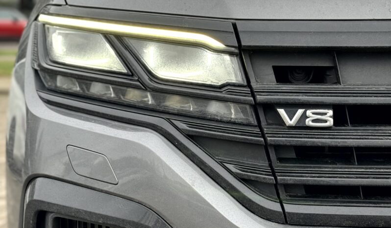 
								Volkaswagen Touareq R-Line V8 full									