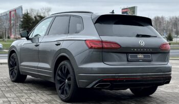 
										Volkaswagen Touareq R-Line V8 full									