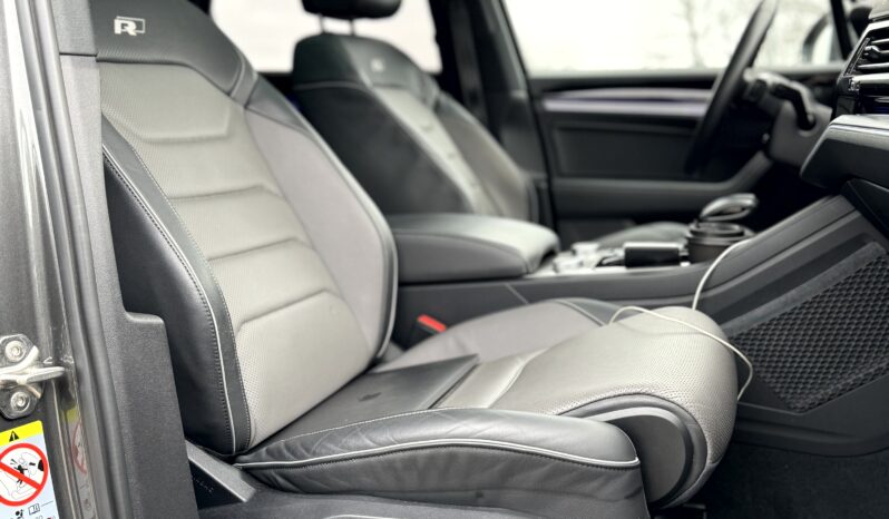 
								Volkaswagen Touareq R-Line V8 full									