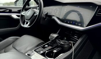 
										Volkaswagen Touareq R-Line V8 full									