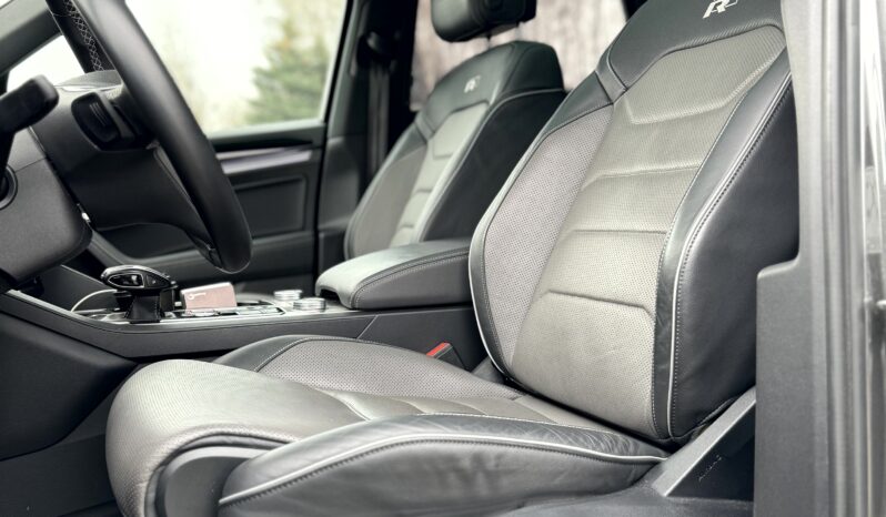 
								Volkaswagen Touareq R-Line V8 full									