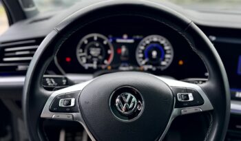 
										Volkaswagen Touareq R-Line V8 full									