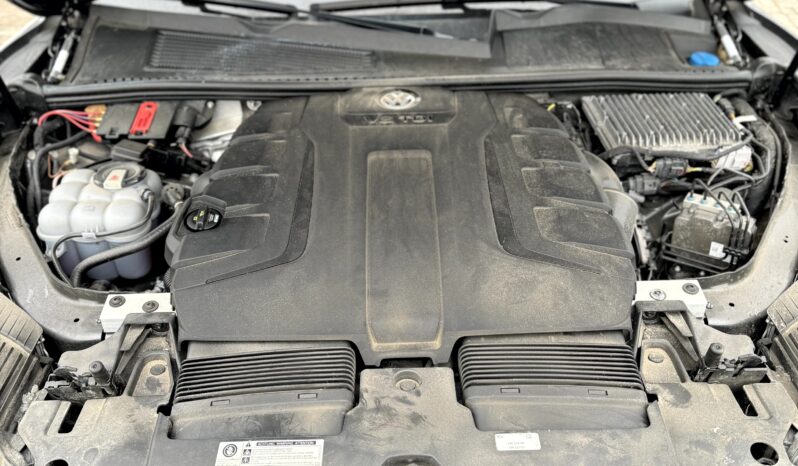 
								Volkaswagen Touareq R-Line V8 full									