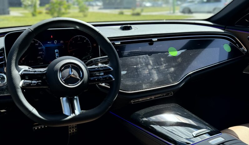 
								Mercedes-Benz E220D full									