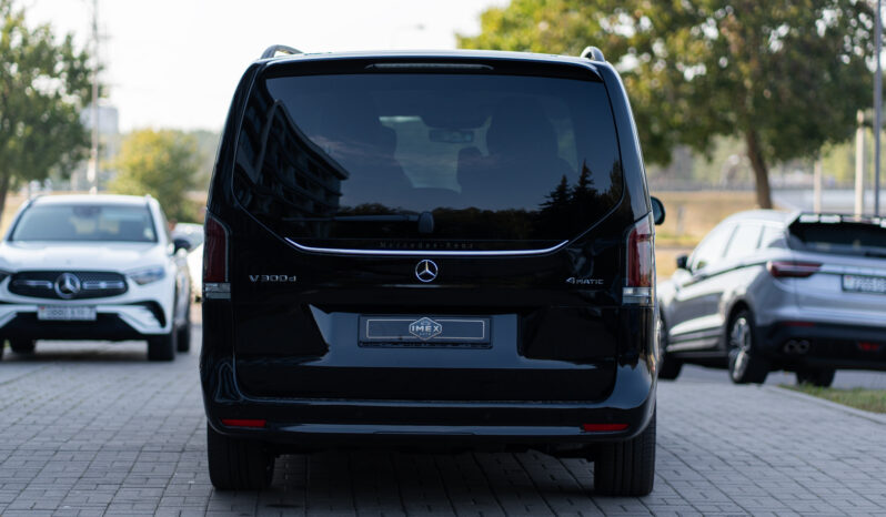 
								Mercedes-Benz  V300d full									