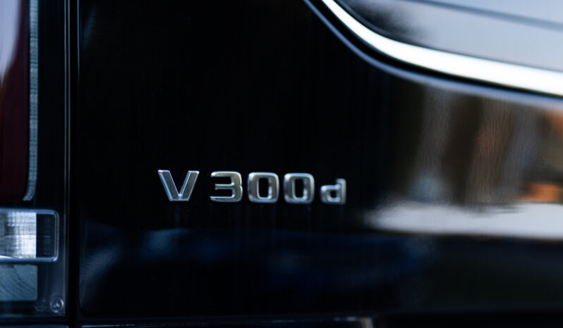 
								Mercedes-Benz  V300d full									