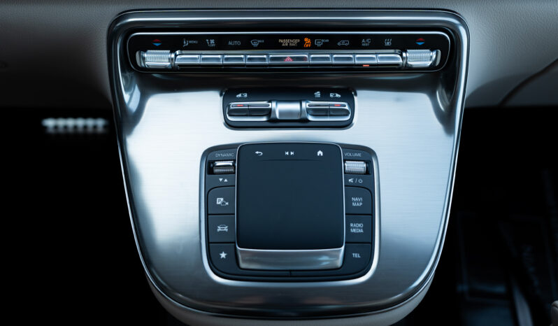 
								Mercedes-Benz  V300d full									