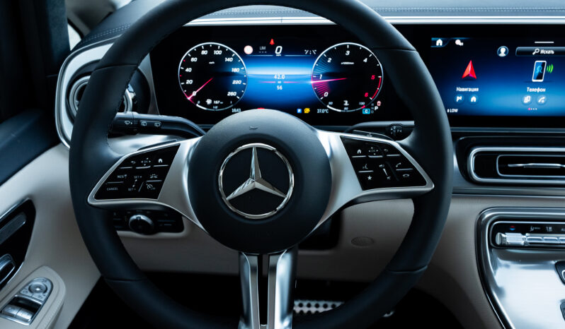 
								Mercedes-Benz  V300d full									