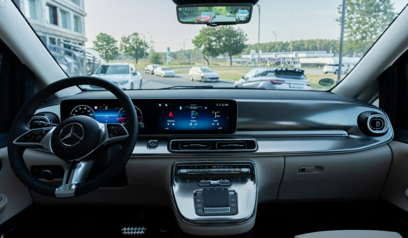 
								Mercedes-Benz  V300d full									