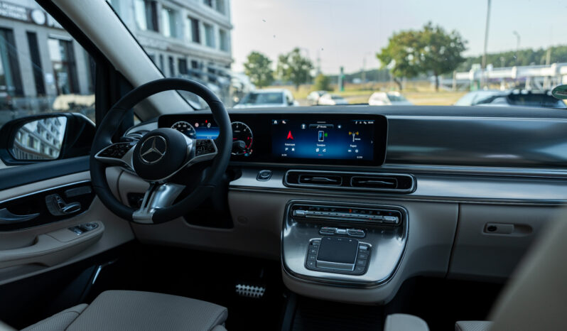 
								Mercedes-Benz  V300d full									