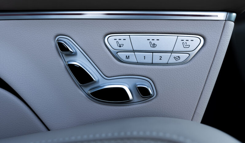 
								Mercedes-Benz  V300d full									