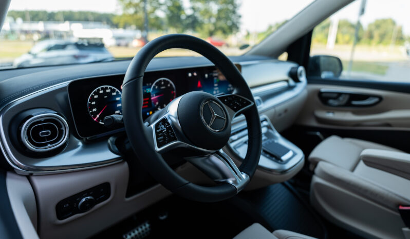 
								Mercedes-Benz  V300d full									