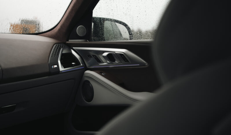 
								BMW XM full									