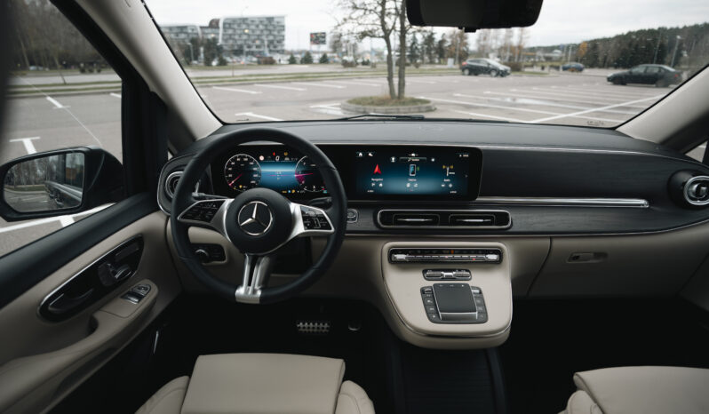 
								Mercedes-Benz V300D full									