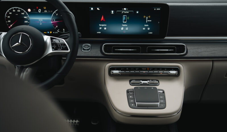 
								Mercedes-Benz V300D full									