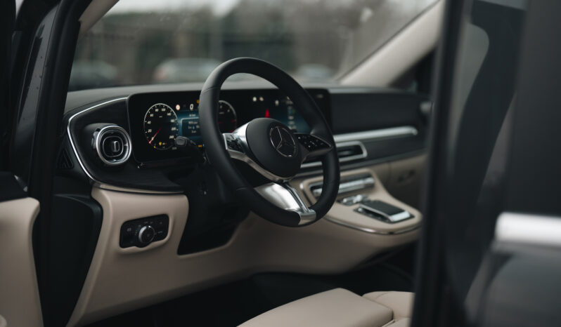 
								Mercedes-Benz V300D full									