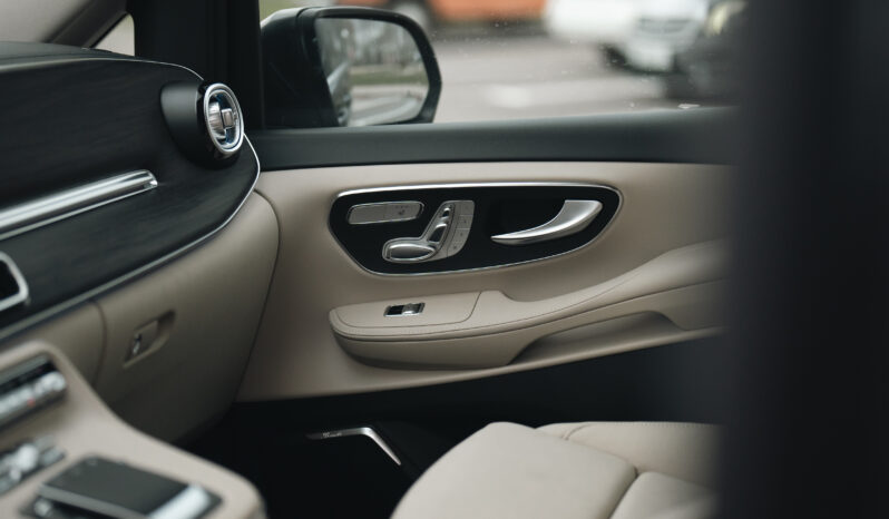 
								Mercedes-Benz V300D full									