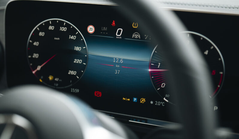 
								Mercedes-Benz V300D full									