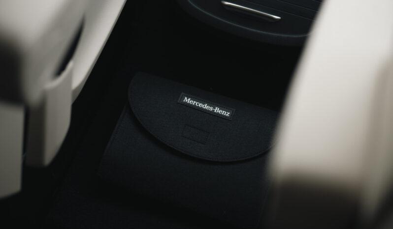 
								Mercedes-Benz V300D full									