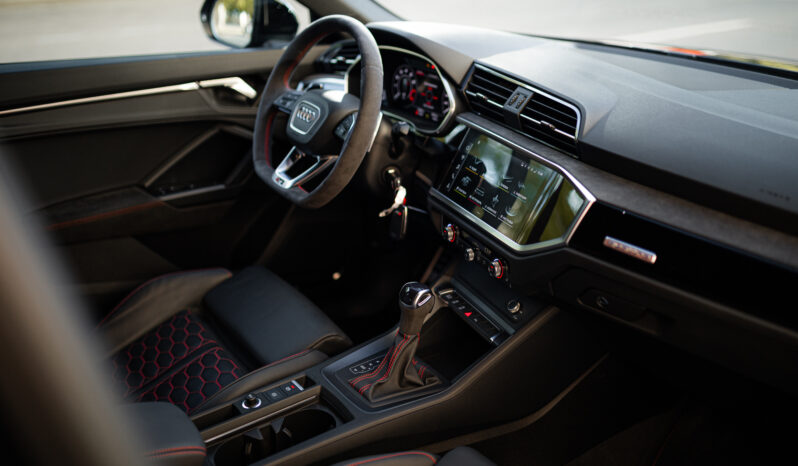 
								Audi RS Q3 full									